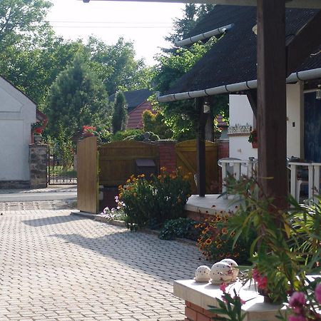 Eifert Ház Acomodação com café da manhã Balatongyörök Exterior foto