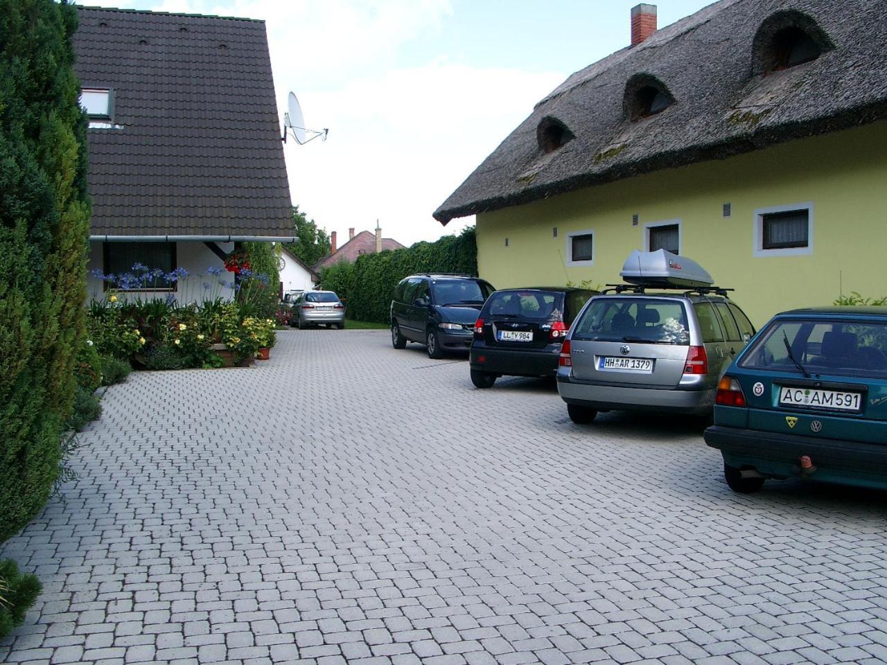 Eifert Ház Acomodação com café da manhã Balatongyörök Exterior foto